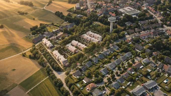 Luchtbeeld van de woningen en omliggende velden